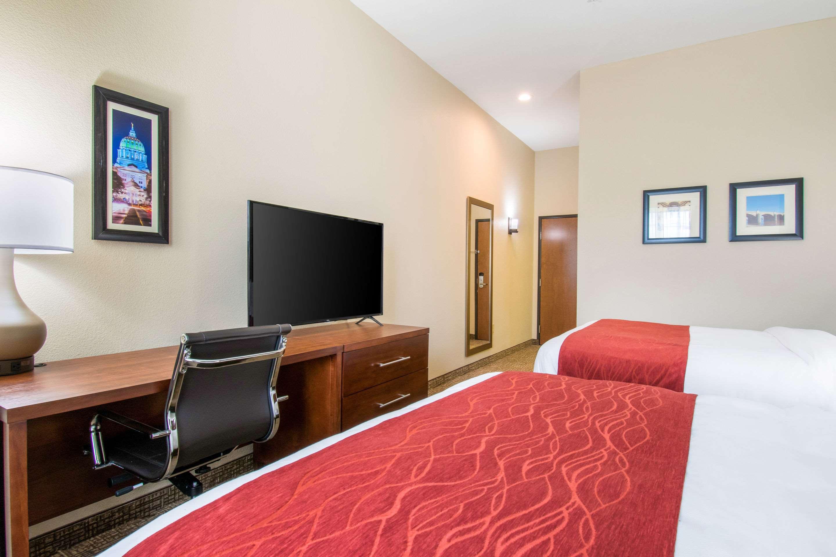 Comfort Inn & Suites Harrisburg - Hershey West Exteriör bild