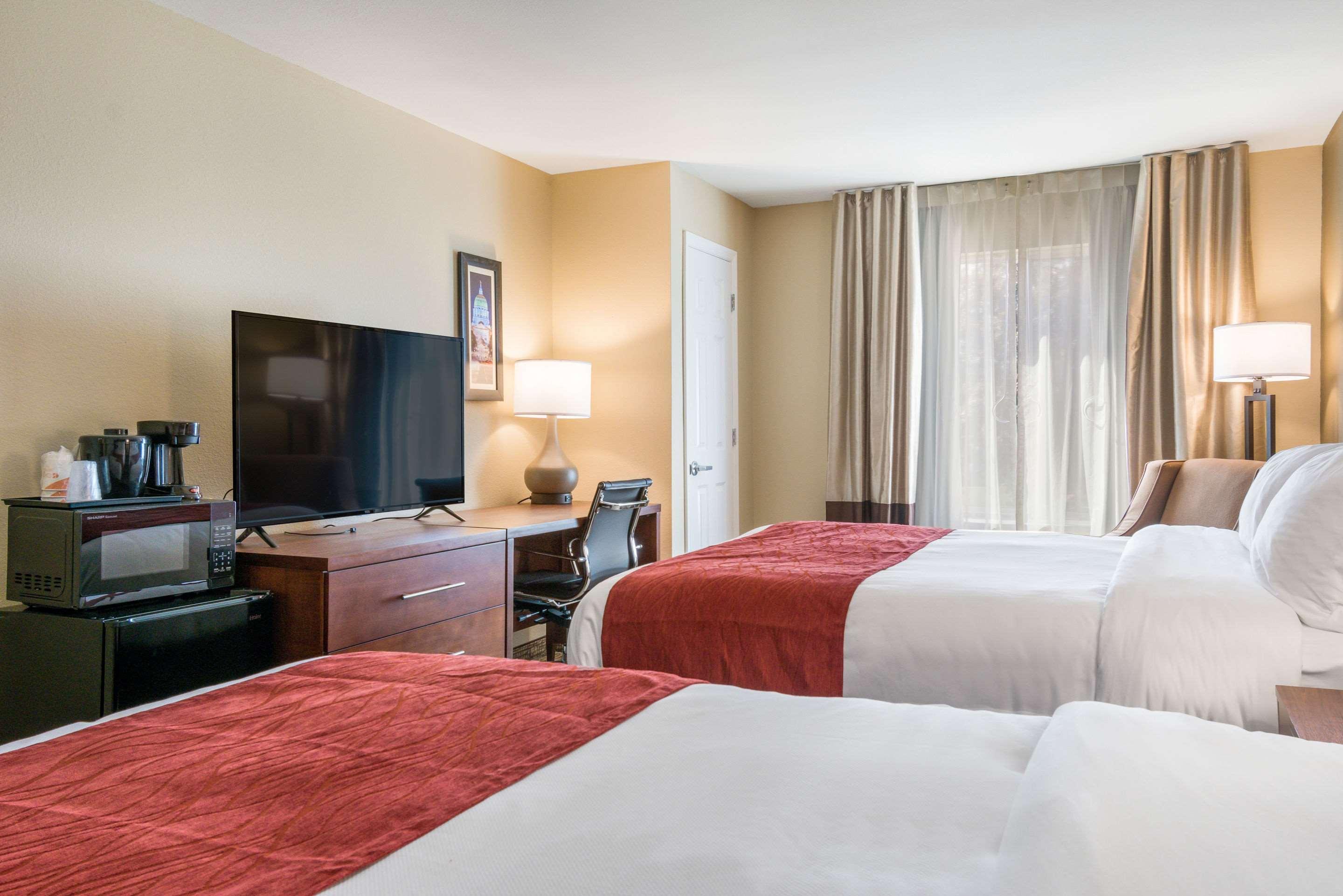 Comfort Inn & Suites Harrisburg - Hershey West Exteriör bild