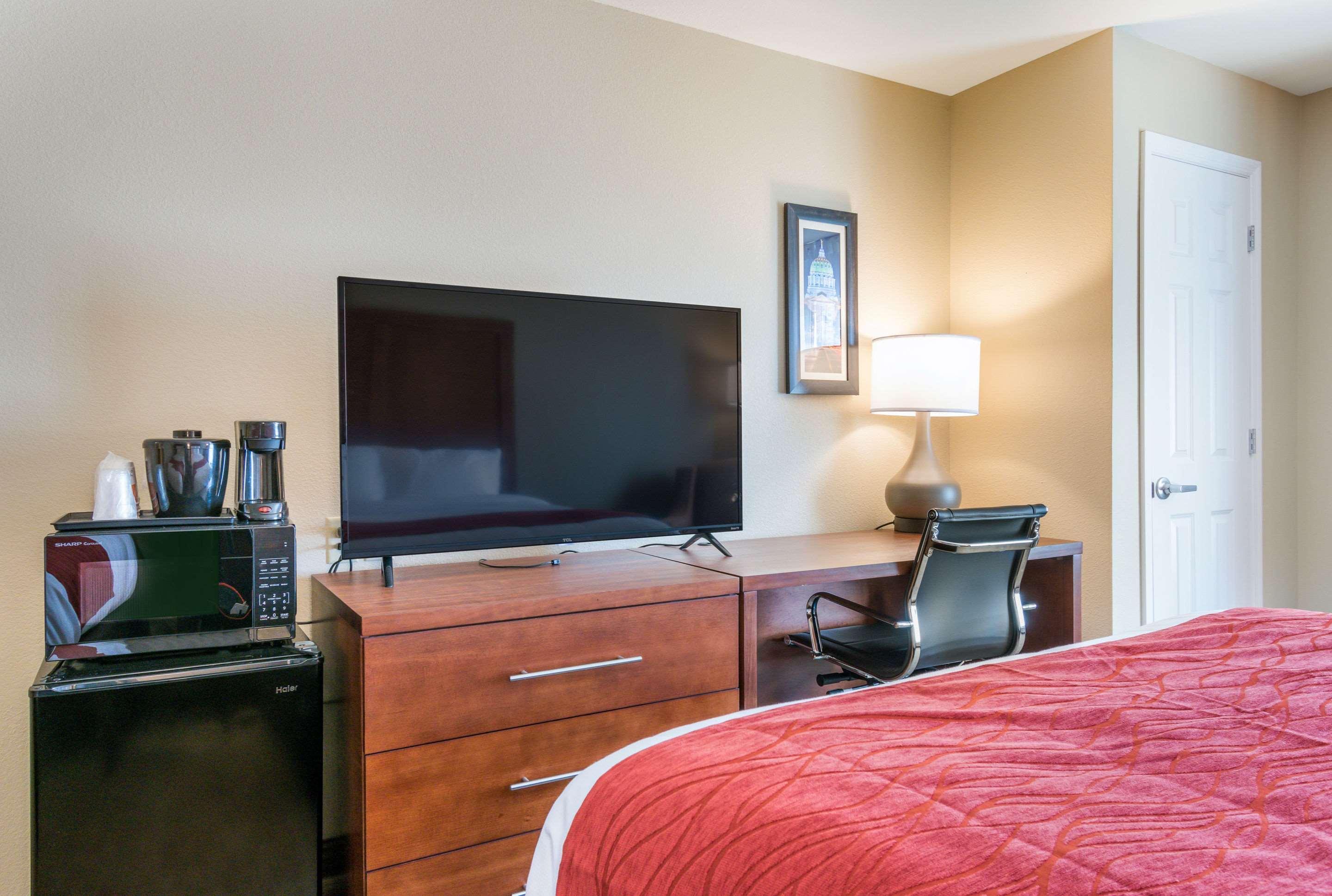 Comfort Inn & Suites Harrisburg - Hershey West Exteriör bild