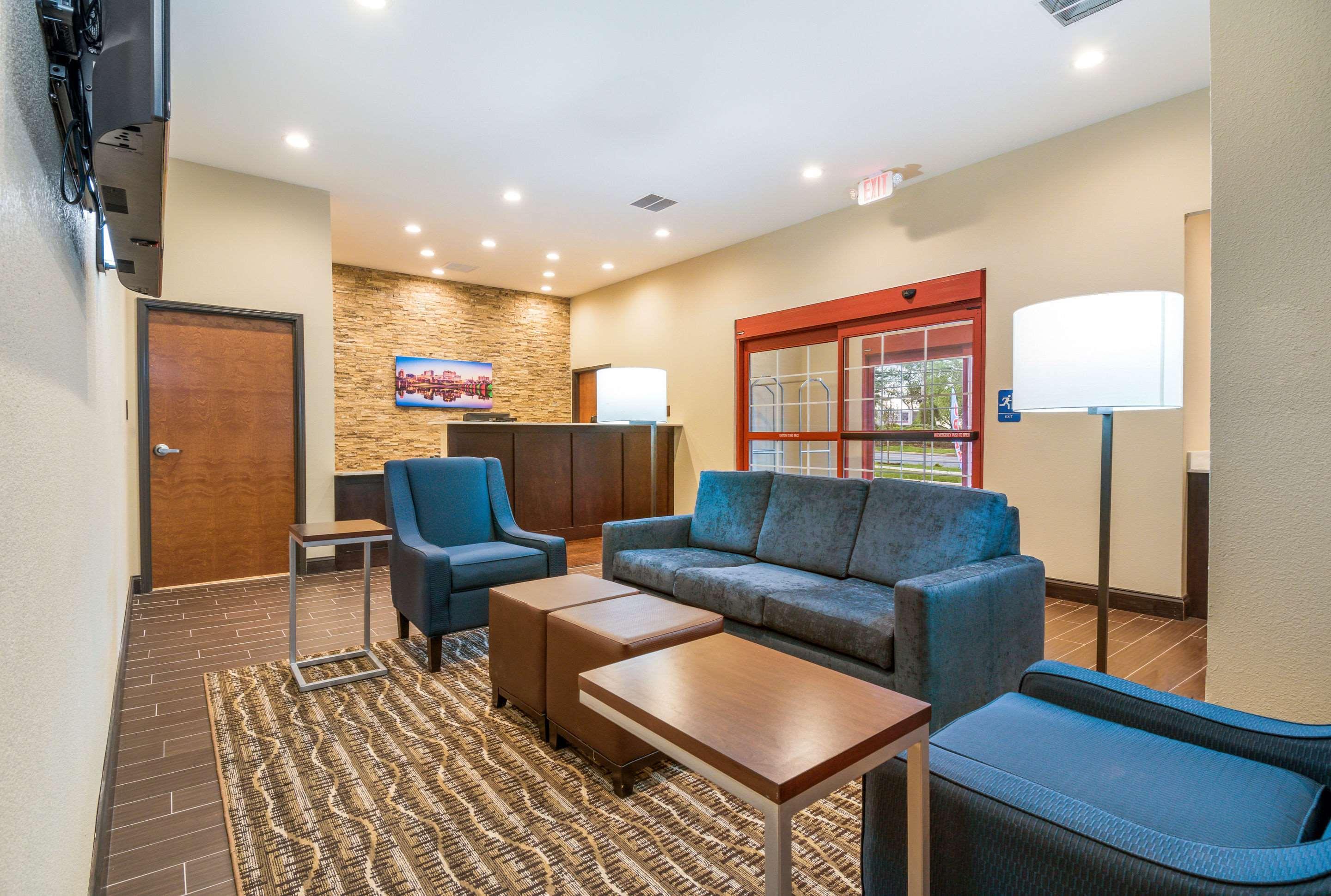 Comfort Inn & Suites Harrisburg - Hershey West Exteriör bild