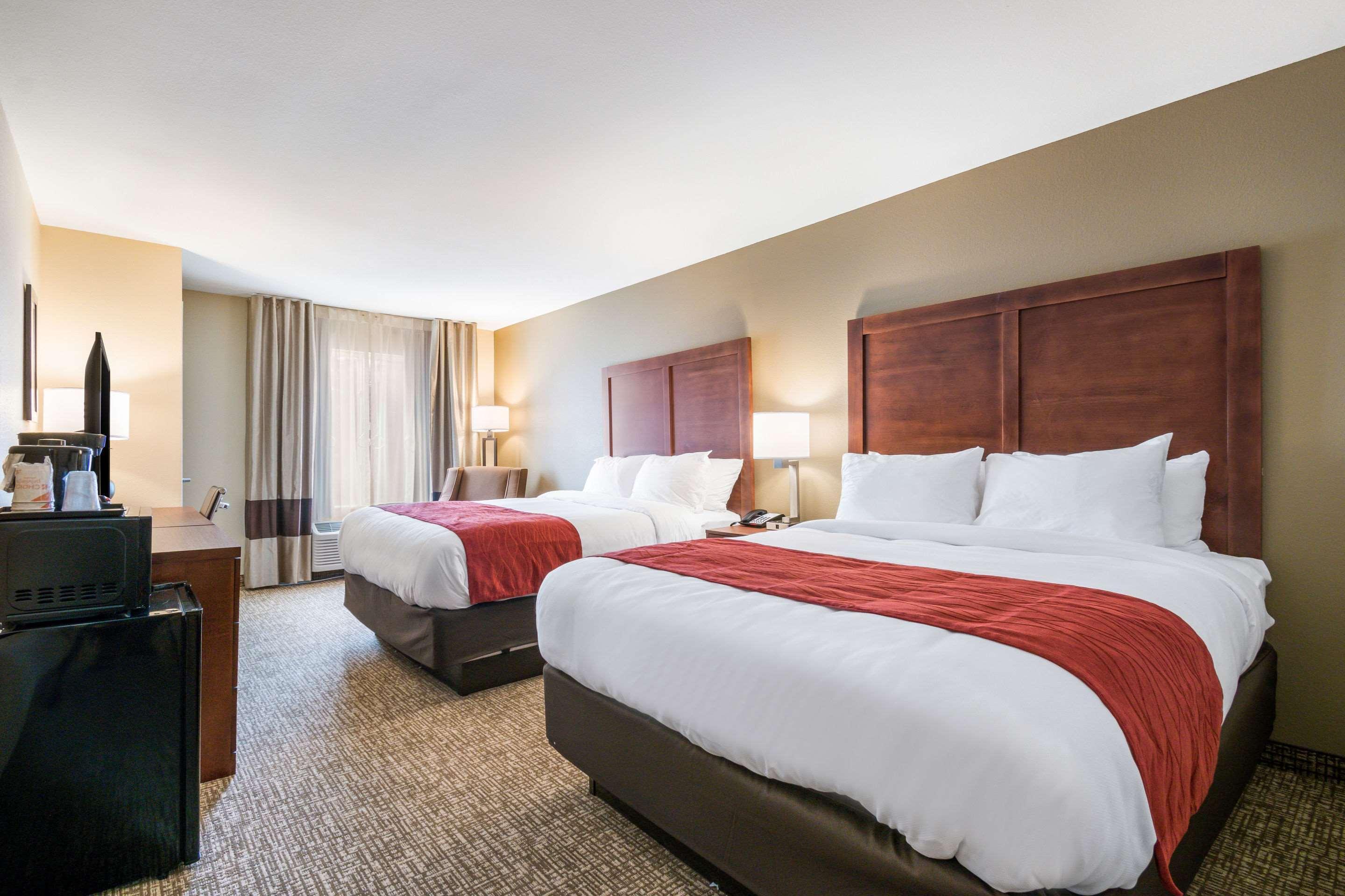 Comfort Inn & Suites Harrisburg - Hershey West Exteriör bild