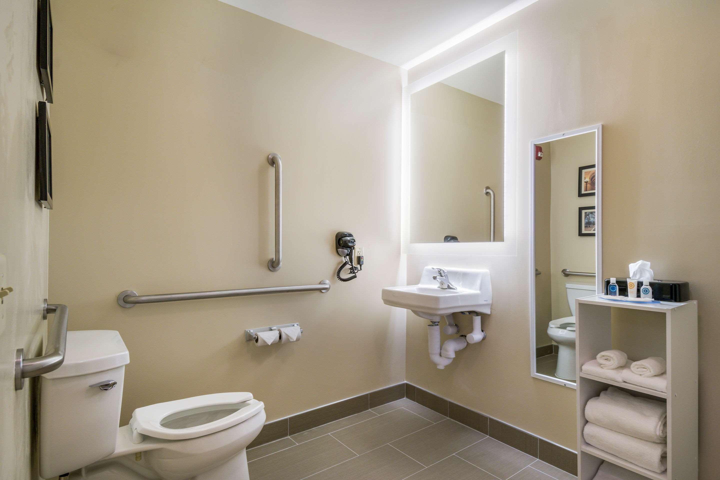 Comfort Inn & Suites Harrisburg - Hershey West Exteriör bild
