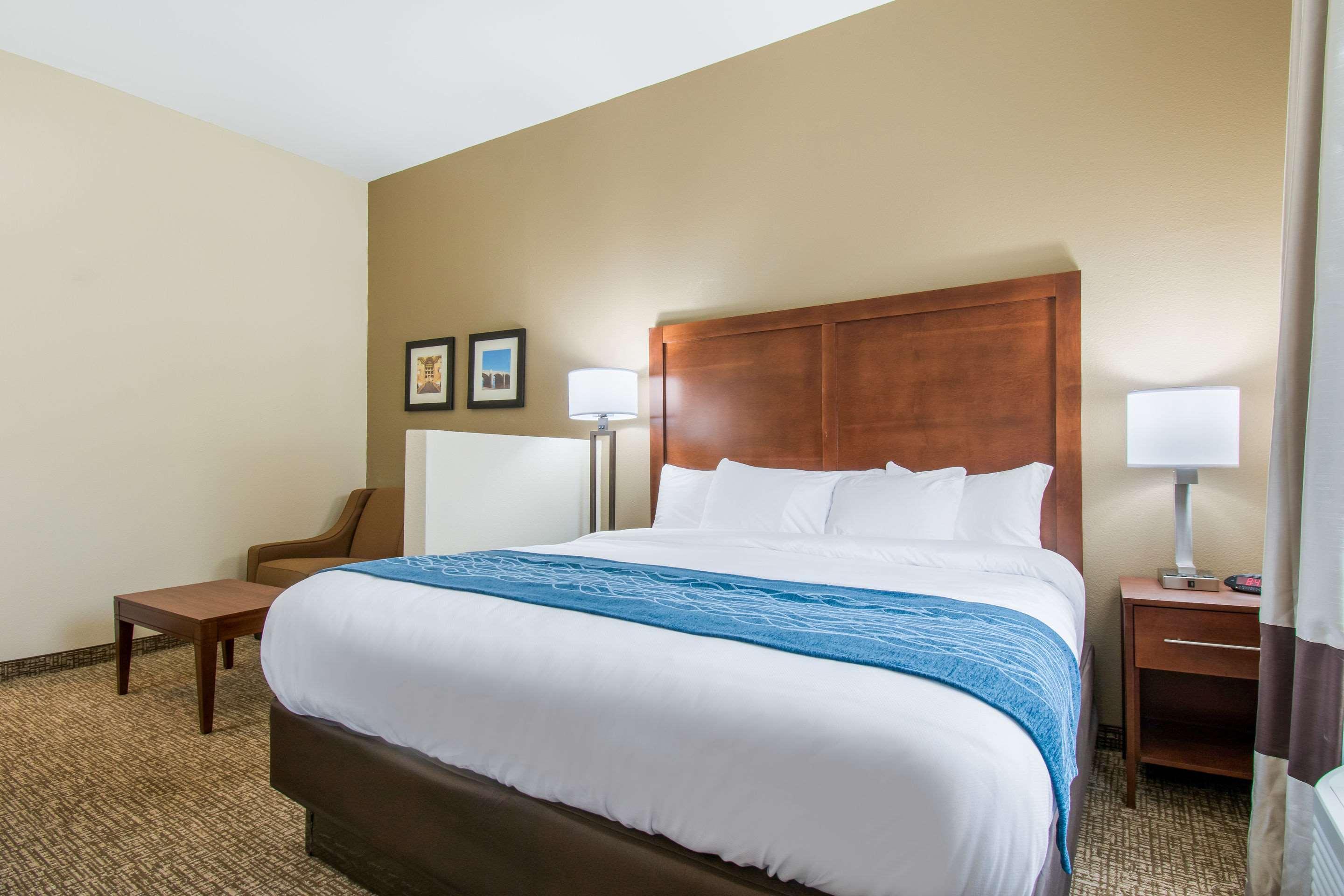 Comfort Inn & Suites Harrisburg - Hershey West Exteriör bild
