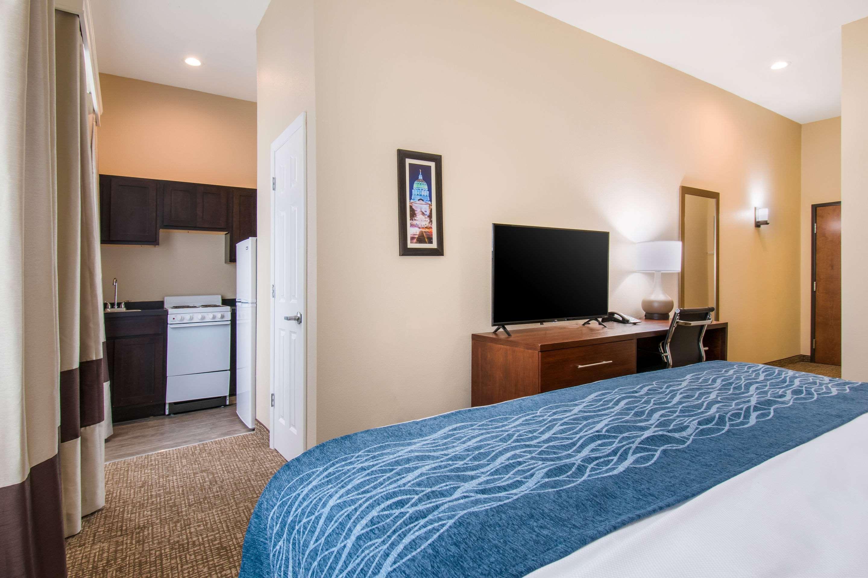 Comfort Inn & Suites Harrisburg - Hershey West Exteriör bild