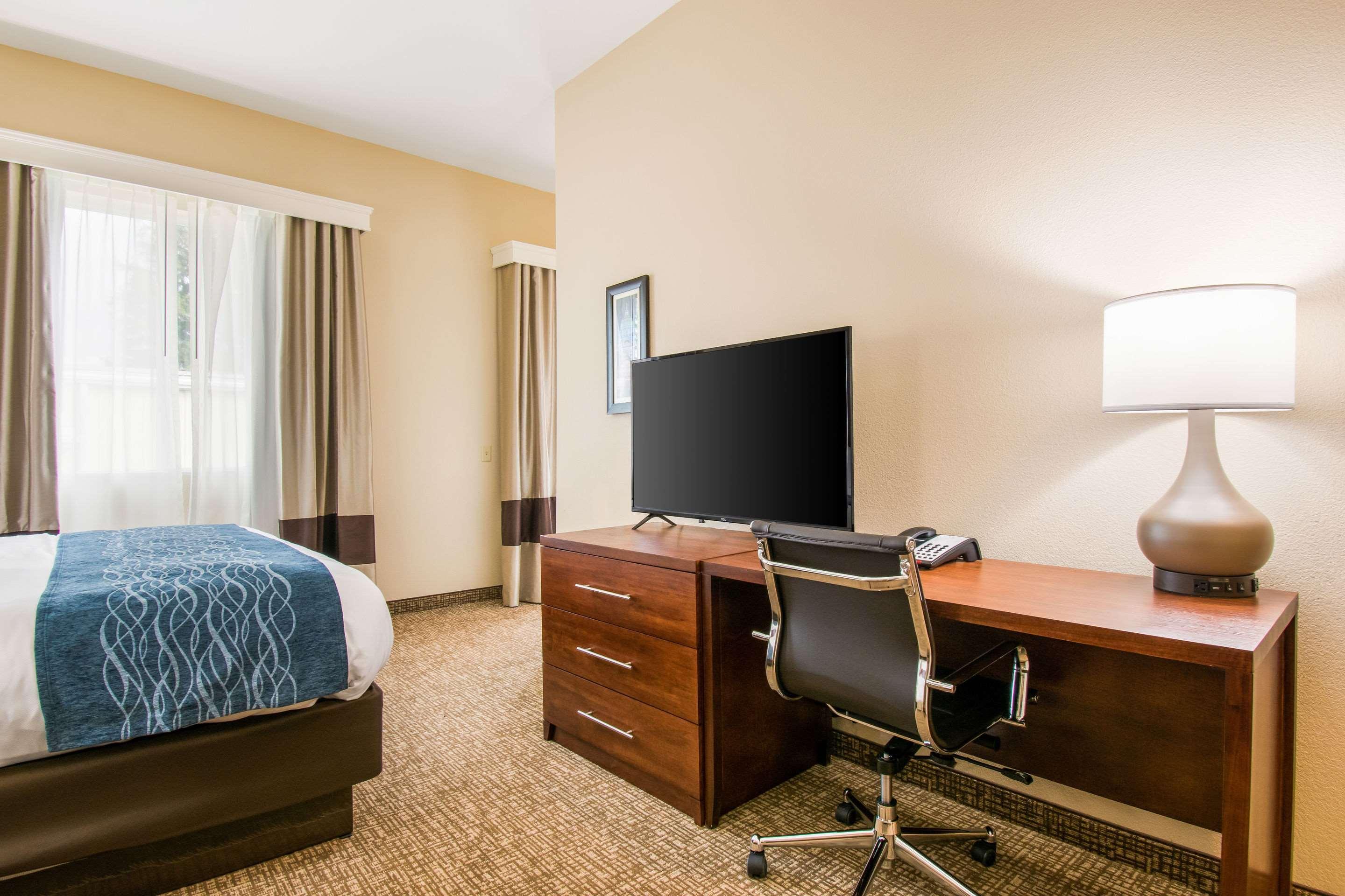 Comfort Inn & Suites Harrisburg - Hershey West Exteriör bild
