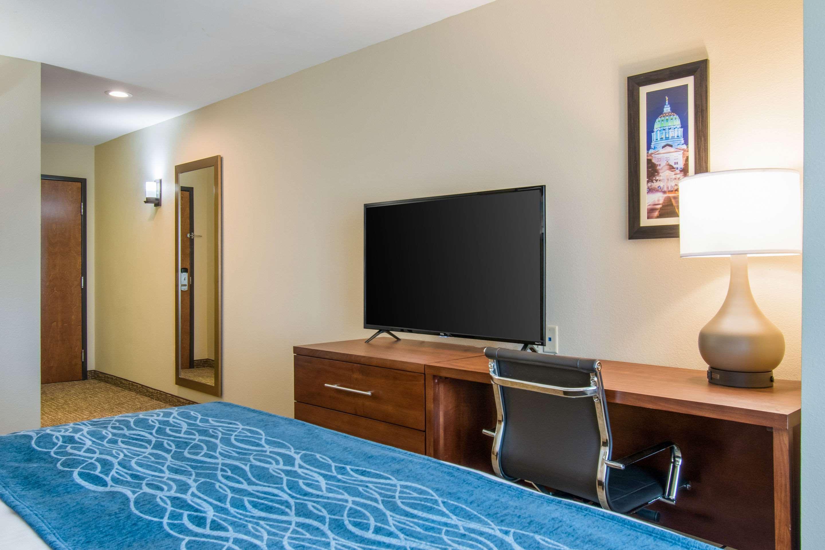 Comfort Inn & Suites Harrisburg - Hershey West Exteriör bild