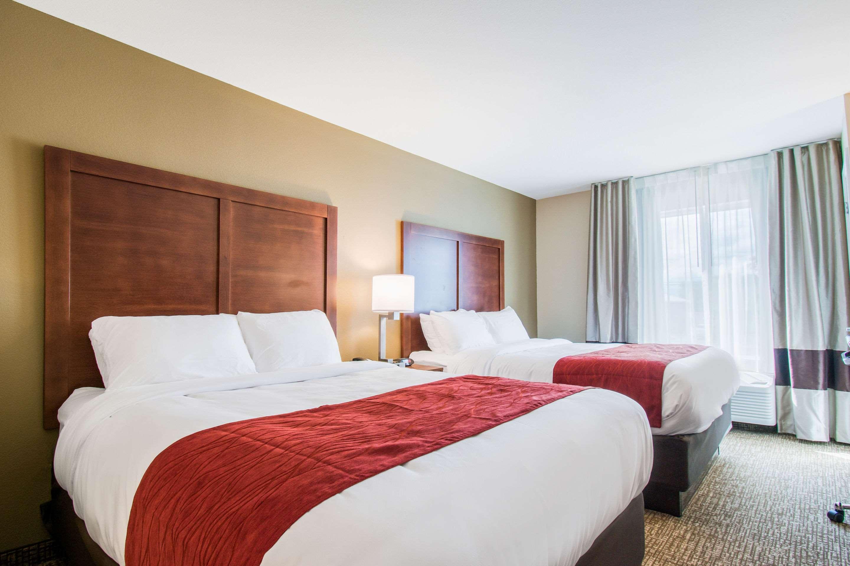 Comfort Inn & Suites Harrisburg - Hershey West Exteriör bild
