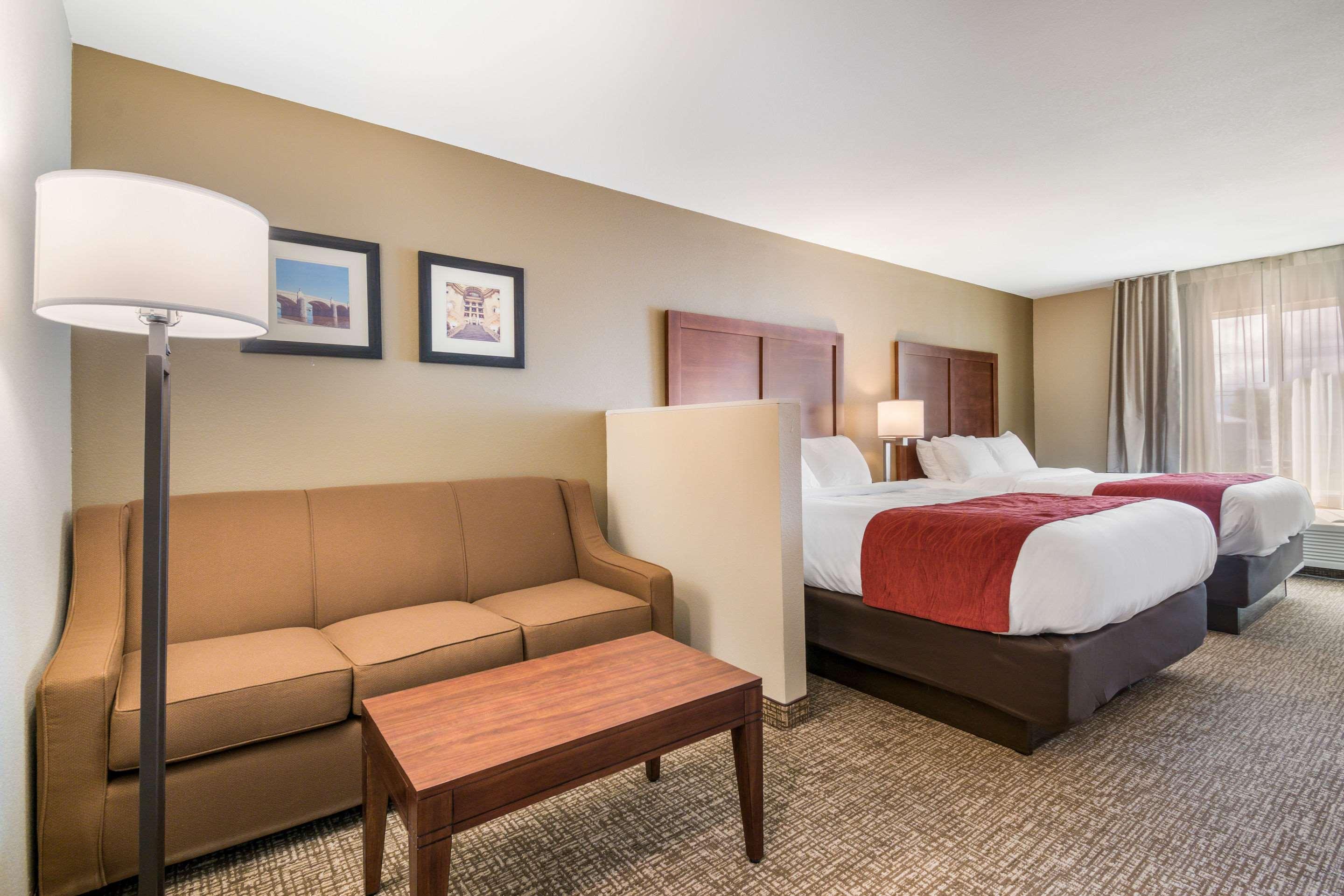 Comfort Inn & Suites Harrisburg - Hershey West Exteriör bild