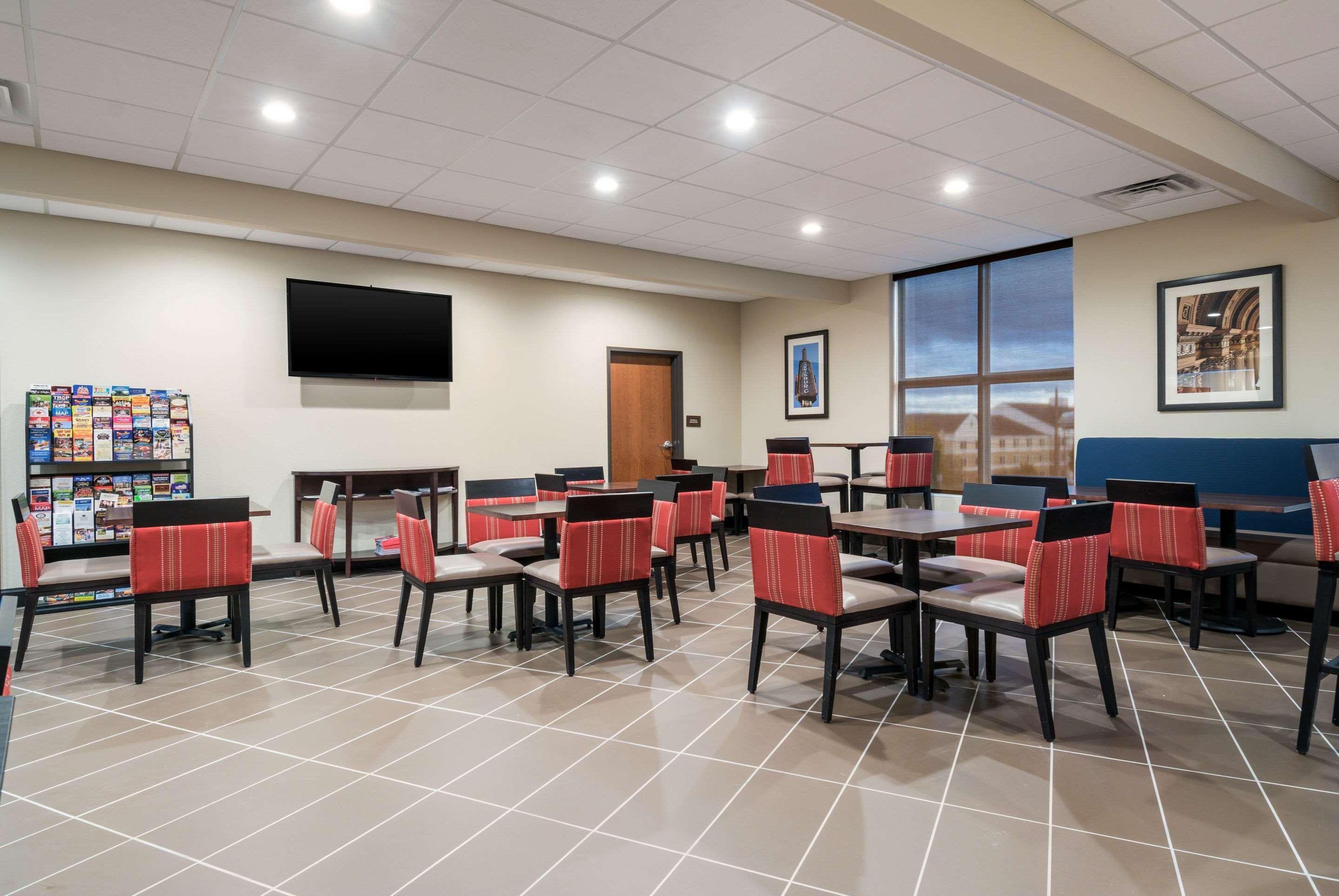 Comfort Inn & Suites Harrisburg - Hershey West Exteriör bild