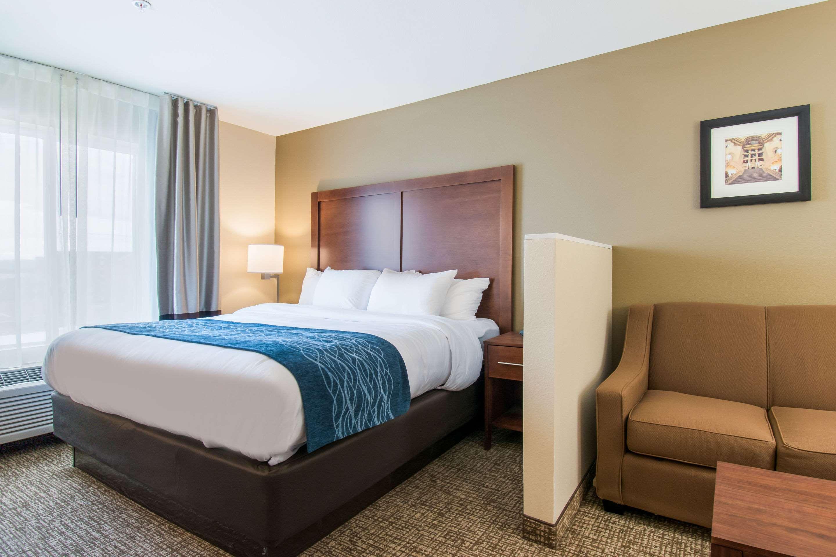 Comfort Inn & Suites Harrisburg - Hershey West Exteriör bild
