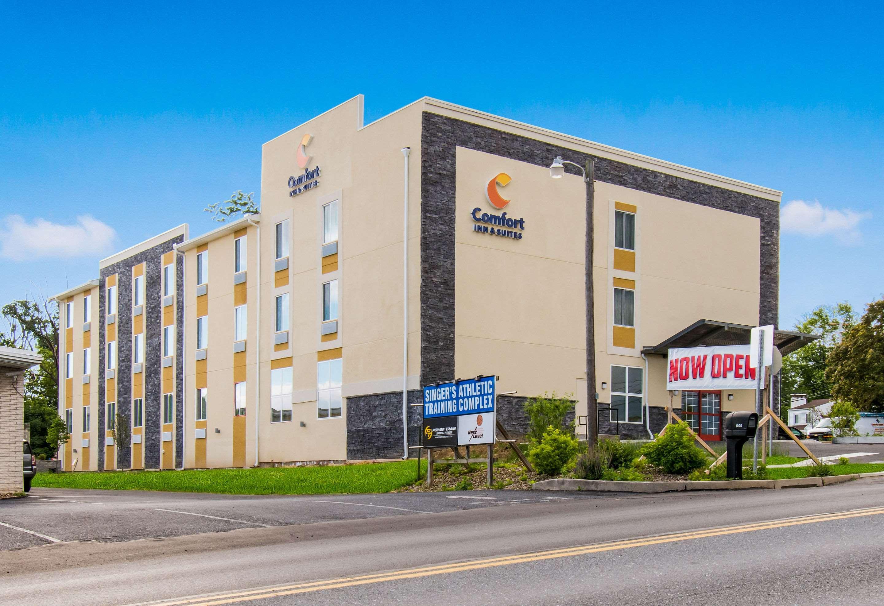Comfort Inn & Suites Harrisburg - Hershey West Exteriör bild