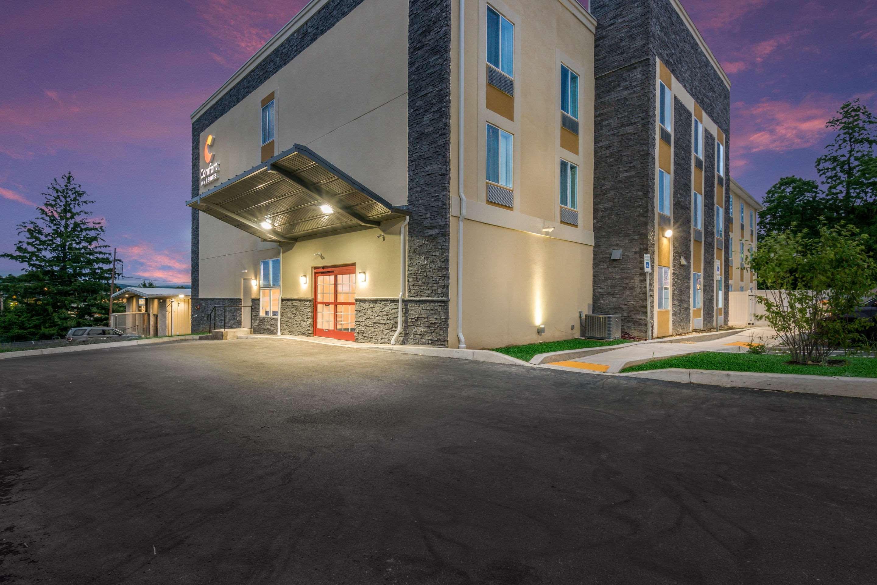 Comfort Inn & Suites Harrisburg - Hershey West Exteriör bild