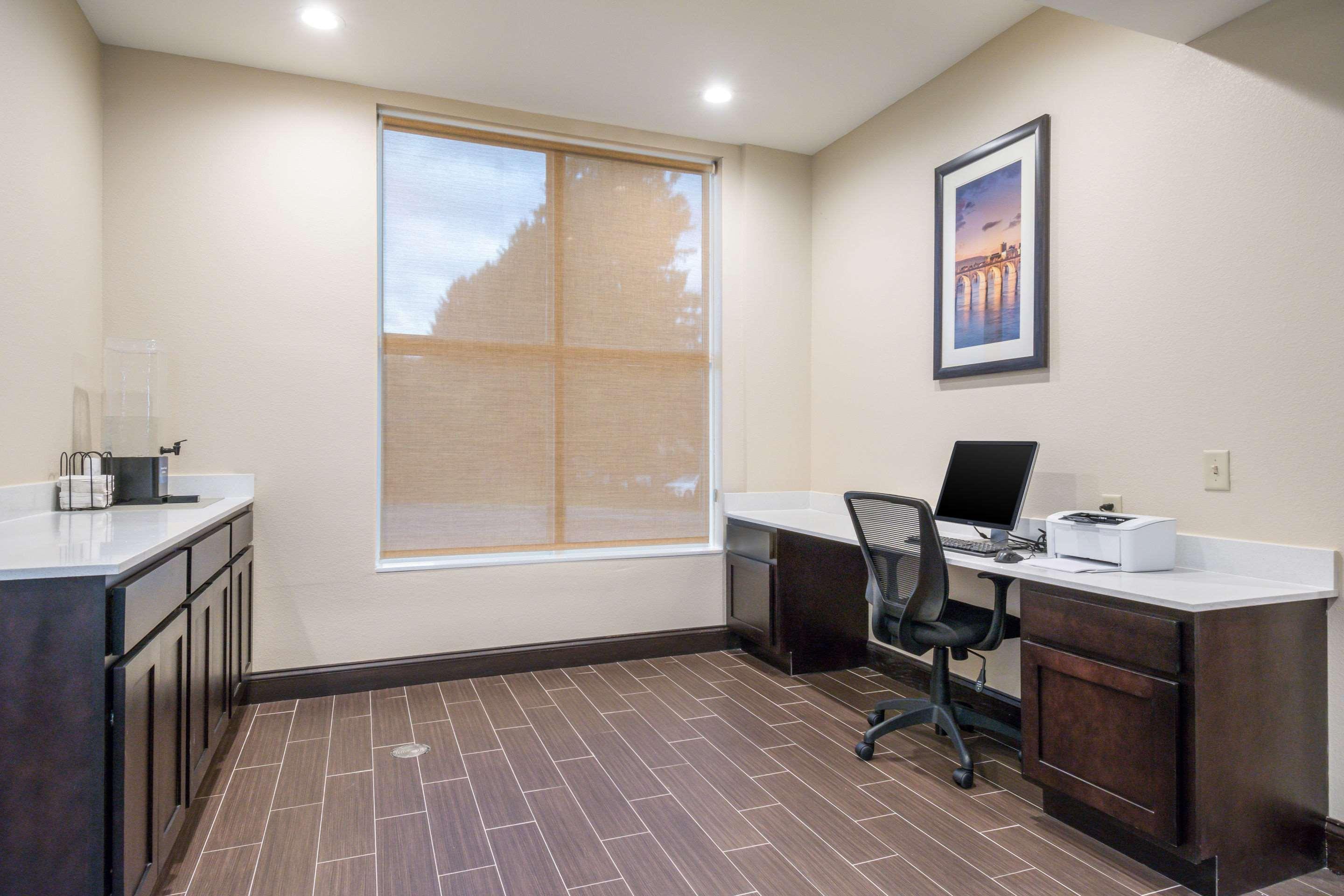 Comfort Inn & Suites Harrisburg - Hershey West Exteriör bild