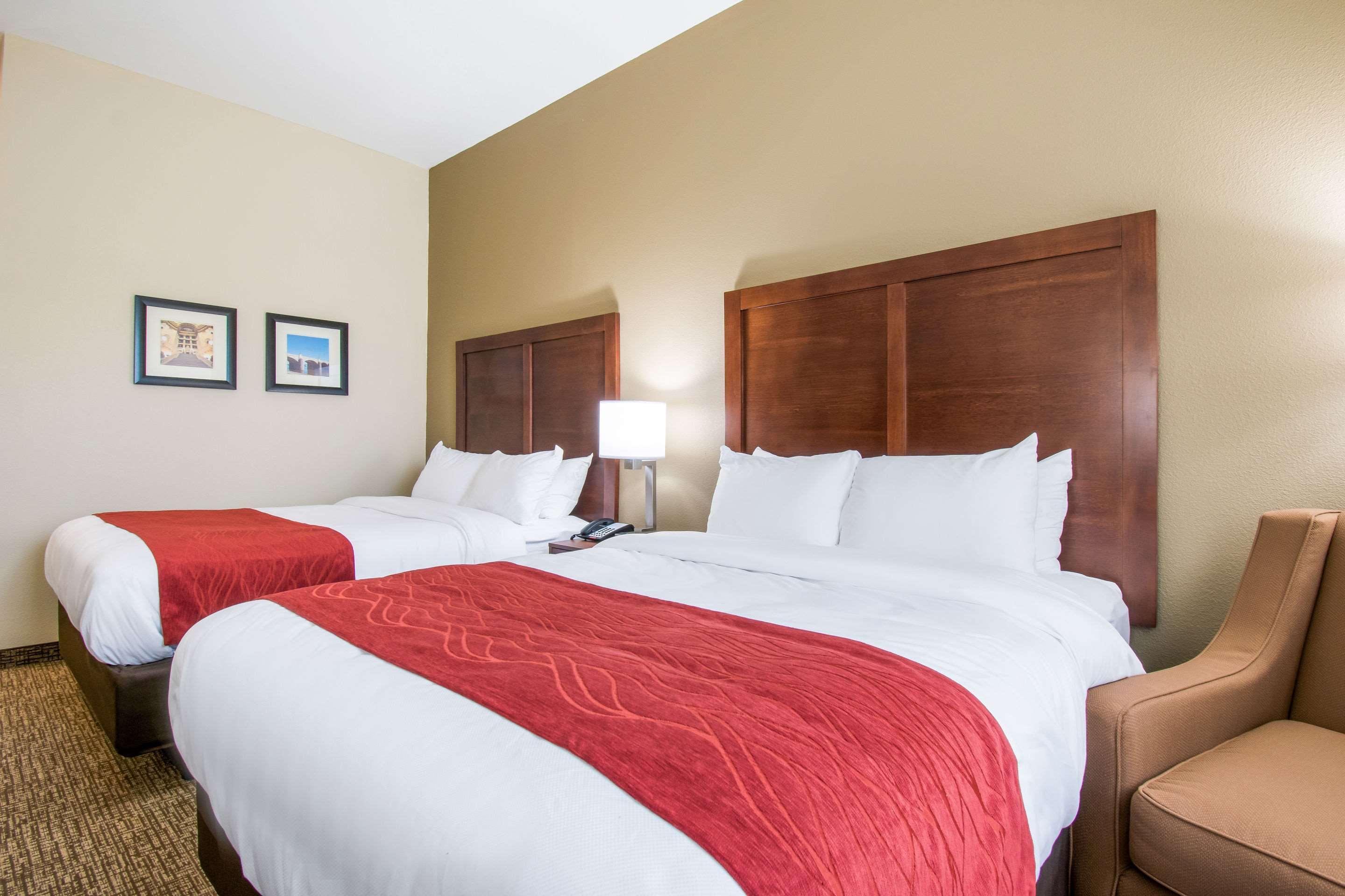 Comfort Inn & Suites Harrisburg - Hershey West Exteriör bild