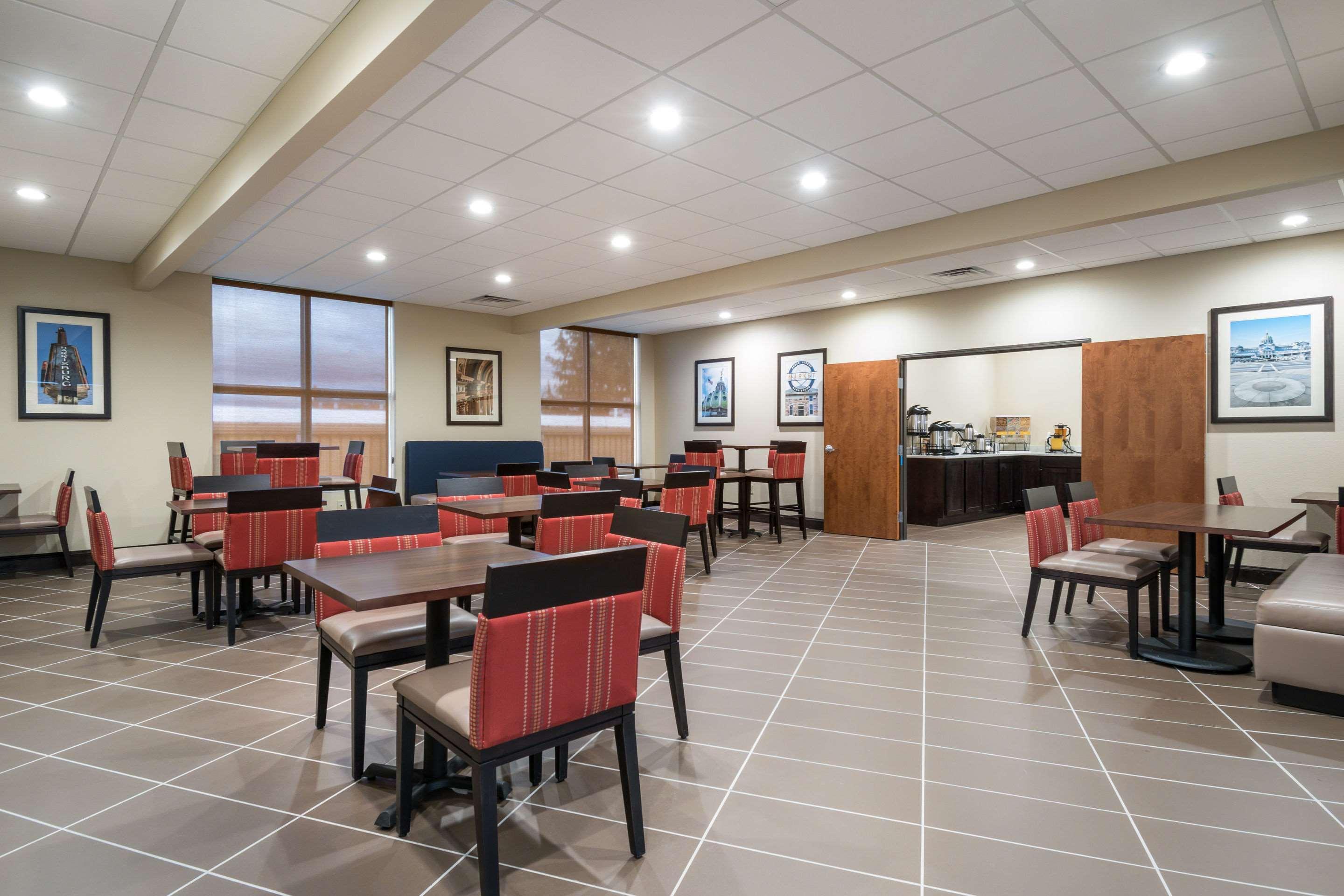 Comfort Inn & Suites Harrisburg - Hershey West Exteriör bild