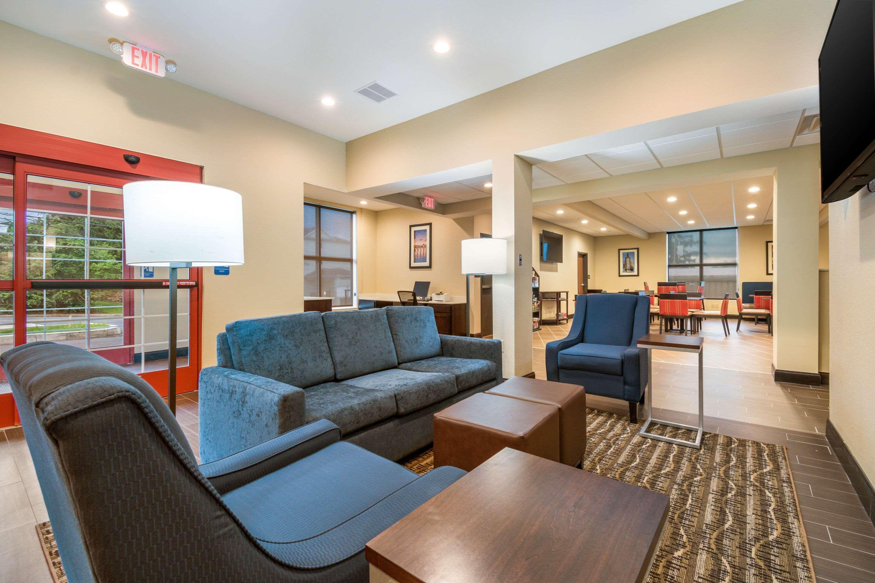 Comfort Inn & Suites Harrisburg - Hershey West Exteriör bild