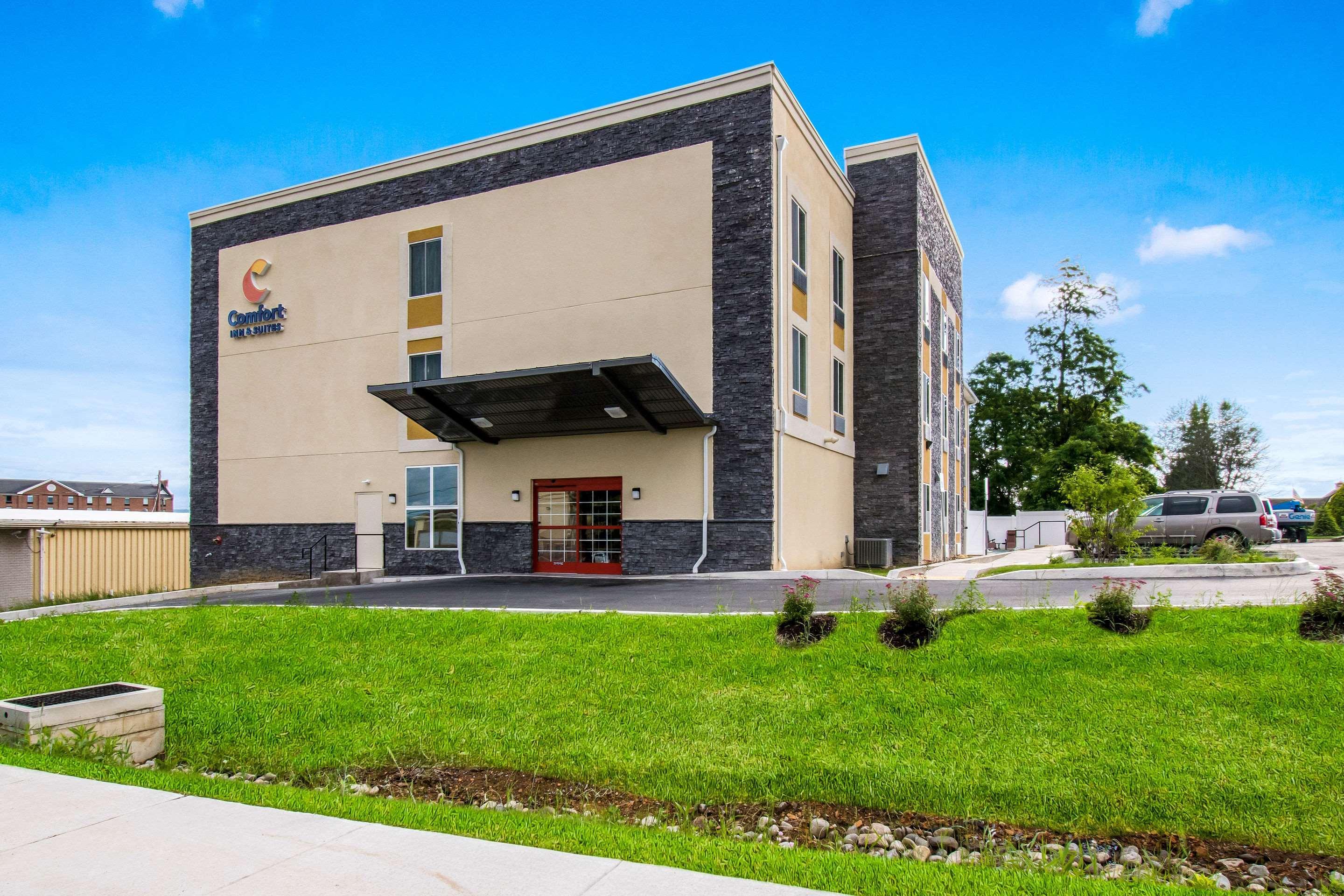 Comfort Inn & Suites Harrisburg - Hershey West Exteriör bild